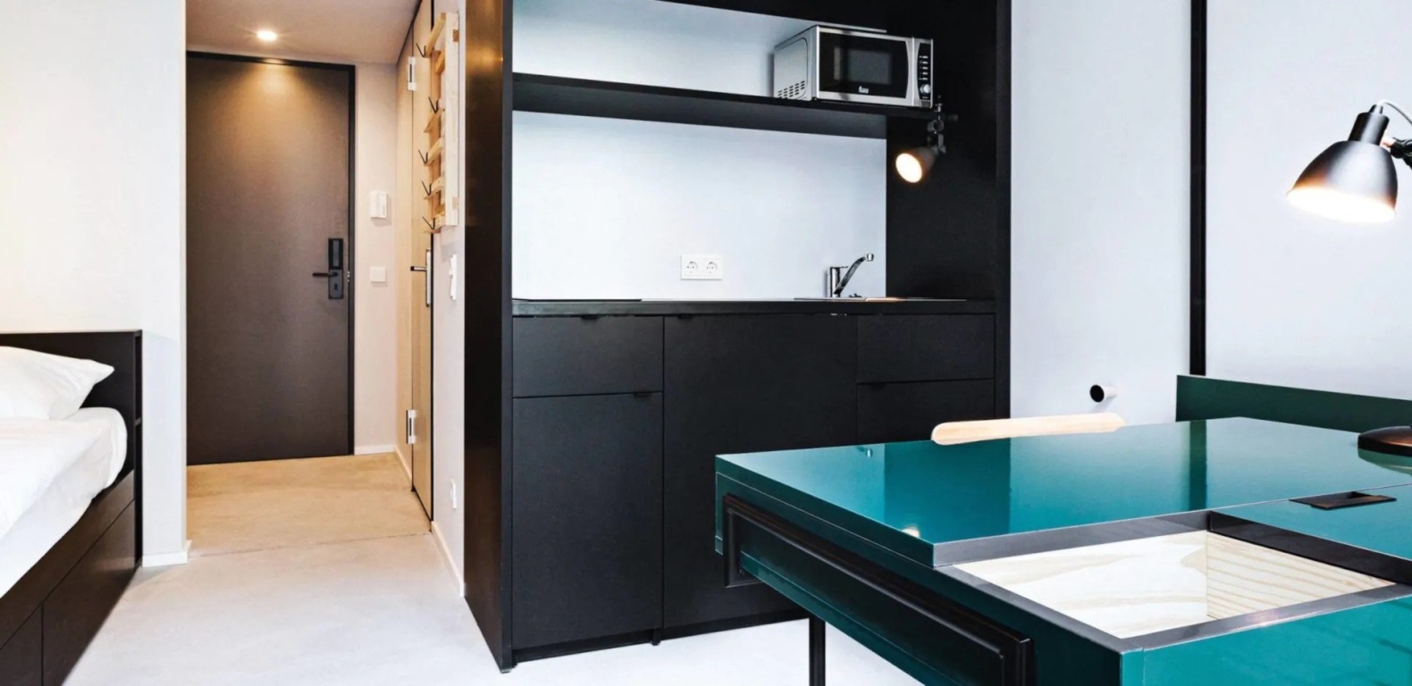 1 Room Flat Mitte Stralsunder Straße 14 - Fully equipped kitchenette with modern appliances