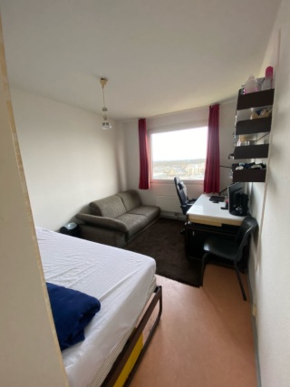 Zwischenmiete:WG-Zimmer mit Waschbecken(300 € all inkl.)