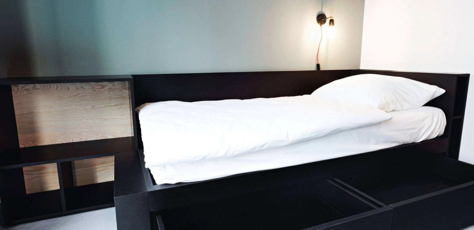 1 Room Flat Mitte Stralsunder Straße 14 - Bedroom area with bed and built-in storage