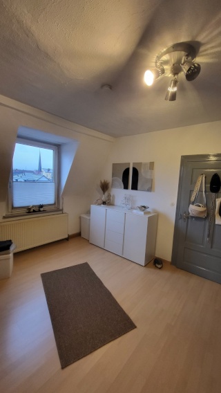 Großes WG-Zimmer in zentraler Lage