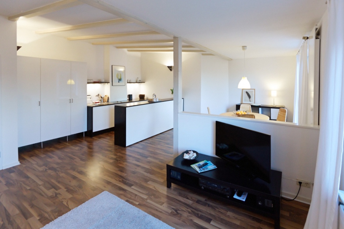 Modern möbliert & ruhig gelegen: 2-Zimmer-Wohnung im 1. OG mit Grünblick