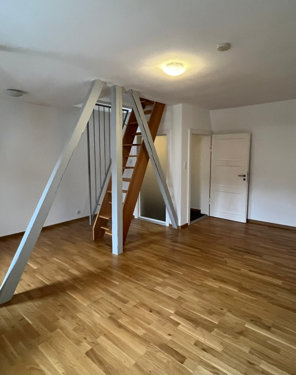 2,5 ZKB: Modern und hochwertig ausgebaute Maisonette für Studenten/junge Berufsanfänger, ruhige Hofhauslage - nur 7 Minuten zu Campus/Klinikum – Hartwigstraße 6, 34125 Kassel Wesertor – Vorschaubild 8