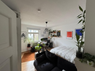 Helles Zimmer in 2er WG mit zentraler Lage