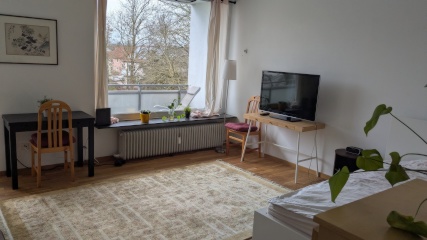 Anzeigenbild: Helles möbliertes Zimmer mit Balkon – 6 Monate – Nähe München
