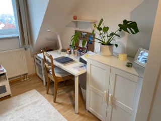 Anzeigenbild: möbliertes Zimmer in ruhiger Frauen-WG (women only), mit eigenem Bad und Küchenmitbenutzung, frei ab Mitte Juli