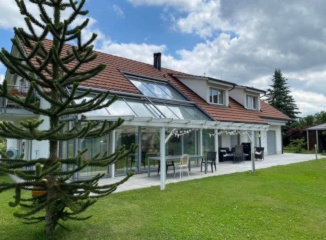 Ad image: WG in the house by the lake 🏖️