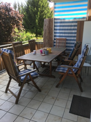 Anzeigenbild: Oder ab sofort: stilvoll möbl. Zimmer in sympath. WG, zentral, Blick in die Weinberge