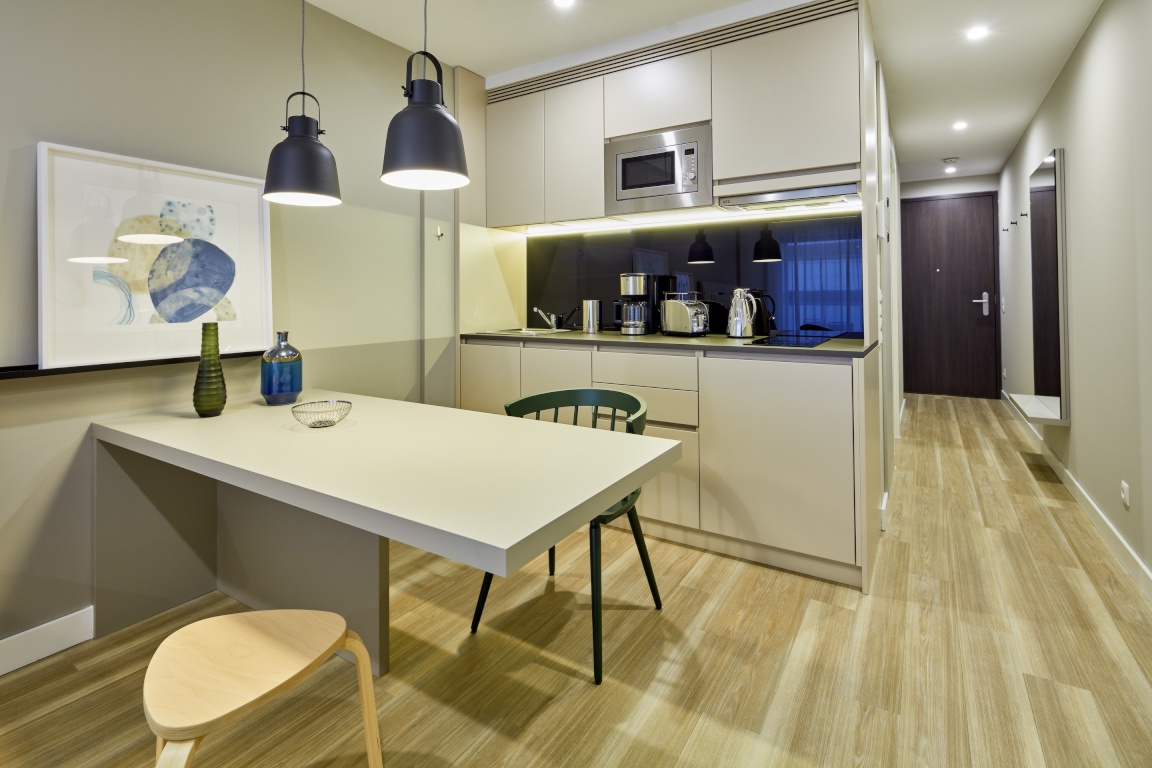 Wunderschönes voll möbliertes 1-Zimmer-Apartment Smart in Stuttgart - ab 6 Monaten Mindestmietdauer – Tunzhoferstr 9-13, 70191 Stuttgart Nord – Vorschaubild 2
