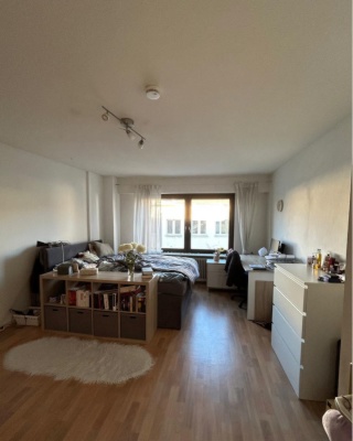 Ad image: Großes, helles WG-Zimmer in 4er WG, zentrale Lage