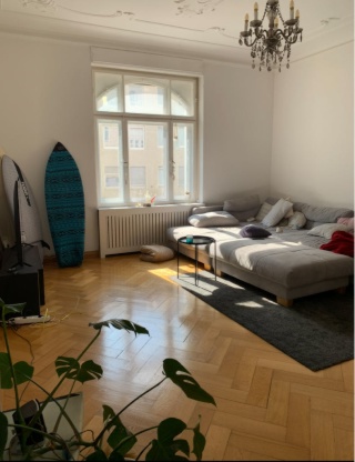 Große Altbau WG mit Balkon und Wohnzimmer (Untermiete)