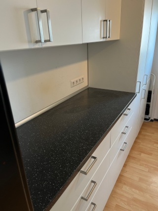 Anzeigenbild: Zimmer (unmöbliert) in top Lage in Berufstätigen-WG zu vergeben!