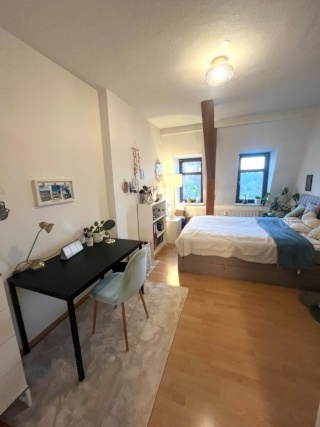Schönes Zimmer in studentischer 3er-WG