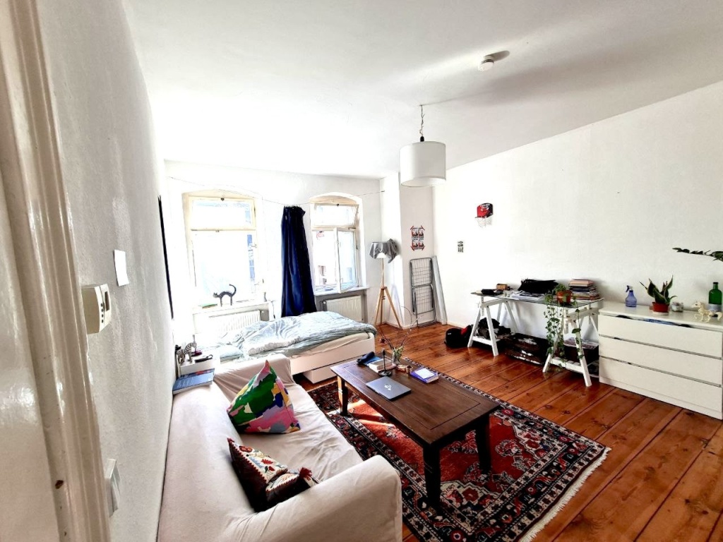 Sunny, spacious and calm 1-Room top floor Apartment in Friedrichshain, 4th floor facing south with lots of light, Sonnige & Geräumige 1-Zimmer Wohnung in Friedrichshain – Ebertystraße 54, 10249 Berlin Friedrichshain – Vorschaubild 2