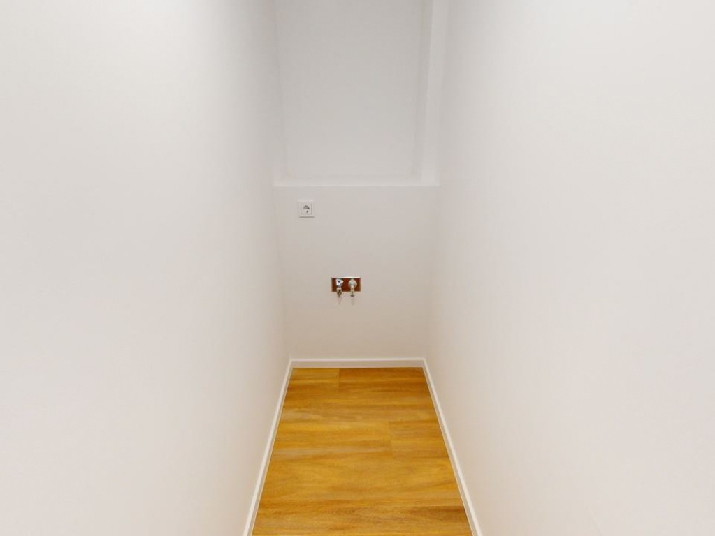 Own Your Style – Stylisches 1-Zimmer-Apartment mit Loggia im Herzen Berlins – Lisa-Fittko-Straße 11, 10557 Berlin – Vorschaubild 11