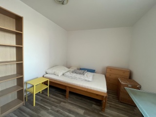 Kleines, möbiliertes WG Zimmer in Bonames