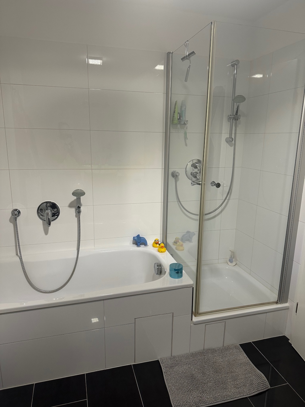 Helle und große Wohnung in zentraler Lage ab Ende September/Oktober für Pendler zur Zwischenmiete, Untermiete zu vermieten – 60329 Frankfurt am Main Bahnhofsviertel – Vorschaubild 3