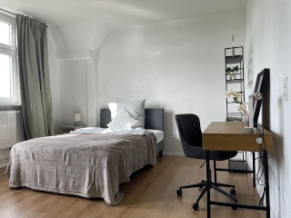 Anzeigenbild: Gemütliches WG-Zimmer direkt an der Universität (CAU) I Renoviert I Neu Möbliert I WLAN