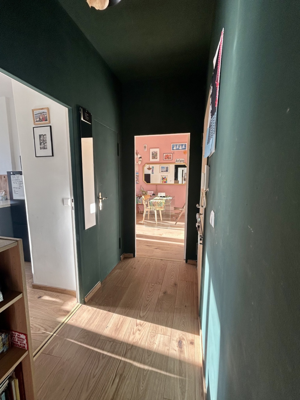 Wohnung Charlottenburg-Wilmersdorf Nürnberger Straße - corridor looking at living room and kitchen
