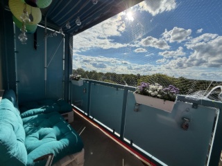 Anzeigenbild: Helle 1,5-Zimmer-Wohnung auf 43 m2 mit Balkon und Weitblick direkt am Bahnhof Charlottenhof