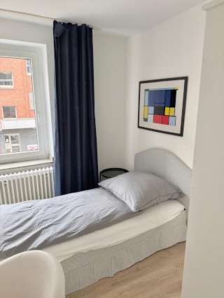 Anzeigenbild: URBANELITE.COM // No deposit! (no Kaution) // 2 minutes walk from S-Bahn station // All inclusive furnished luxury room - NEW!