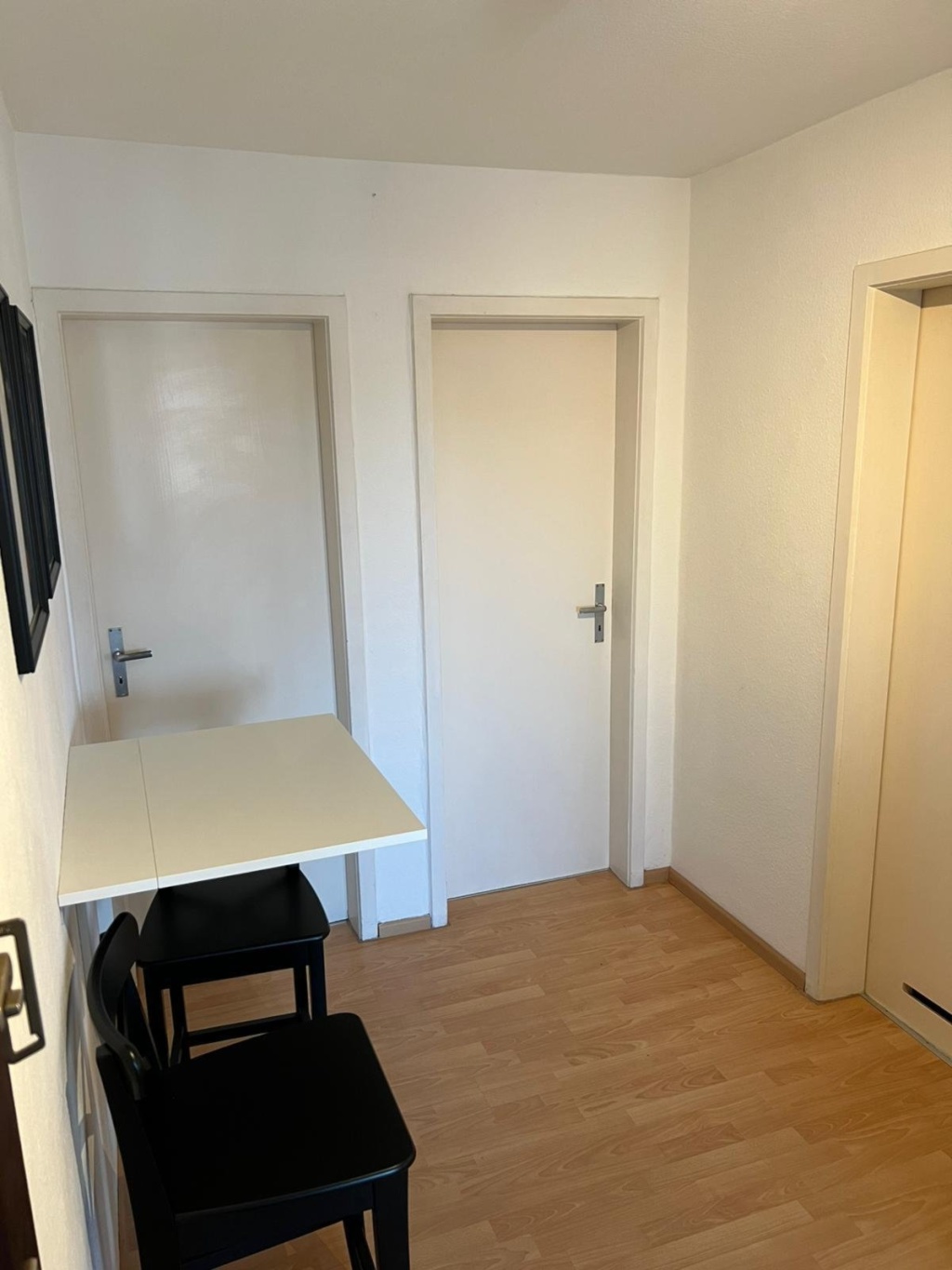 WG-Zimmer Mitte Charlottenstraße - Dining Table