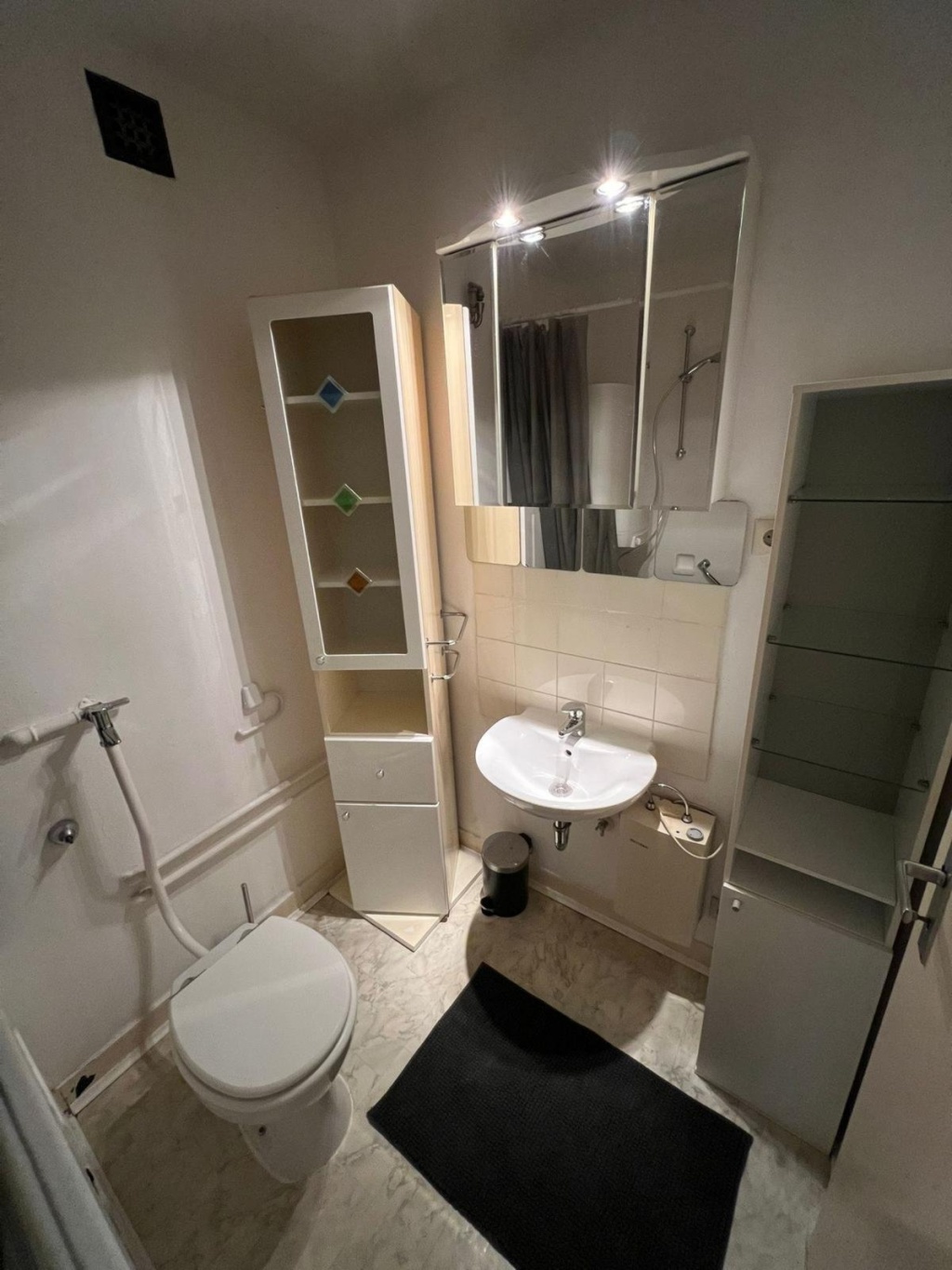 WG-Zimmer Mitte Charlottenstraße - Bathroom