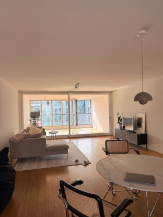 Anzeigenbild: Möbliertes Zimmer mit eigenem Bad in luxuriöser Neubauwohnung im Glattpark Opfikon