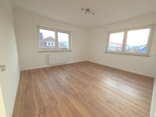 Anzeigenbild: Frisch kernsanierte 4-Zimmer-WG - Zentrale Lage – voll ausgestattete Küche – helle Wohnung