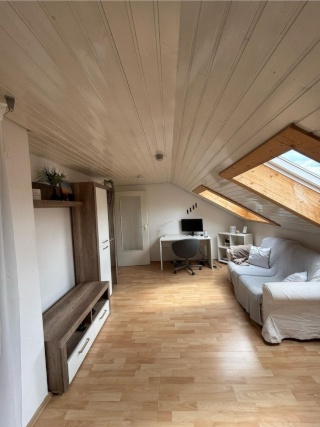 Imagen del anuncio: Helle 2-Zimmer Dachgeschosswohnung Nähe Tattersall / Hauptbahnhof zu vermieten