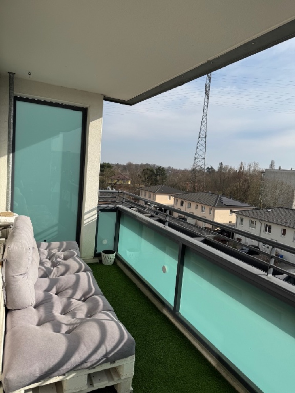 Möblierte Wohnung zur Zwischenmiete (3 Monate) – Balkon & gute Anbindung - KEIN PAAR – Lily-Braun-Straße, 12619 Berlin Hellersdorf – Vorschaubild 2