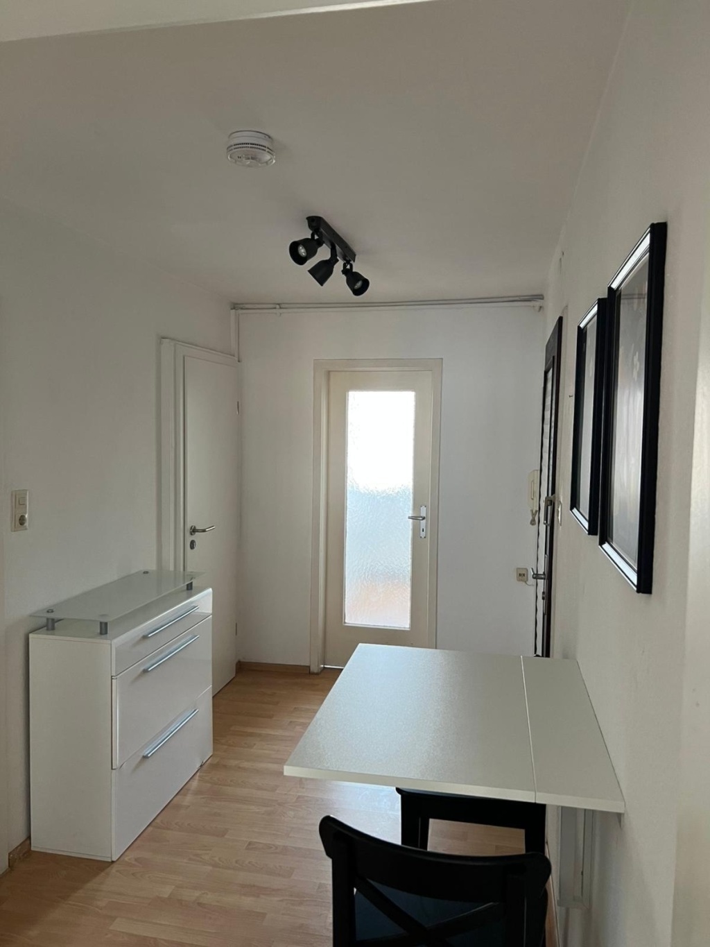 WG-Zimmer Mitte Charlottenstraße - Dining Table