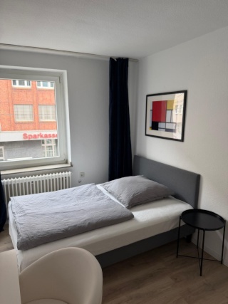 Anzeigenbild: URBANELITE.COM // No deposit! (no Kaution) // 2 minutes walk from S-Bahn station // All inclusive furnished luxury room - NEW!