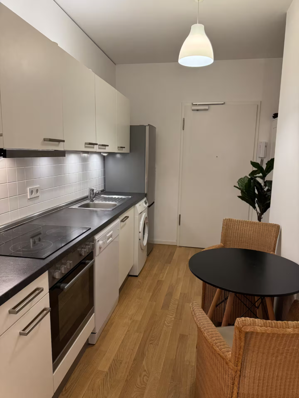 ✅ Checkpoint Charlie | 40€ per day All-In | 30sqm Studio + Balcony