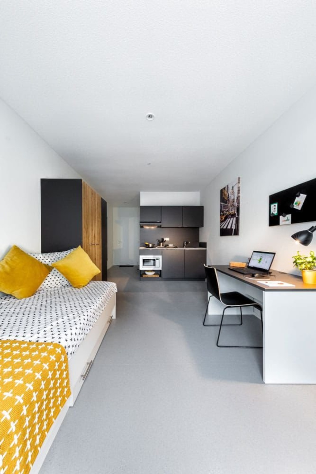 studio opposite to "Limbecker Platz"