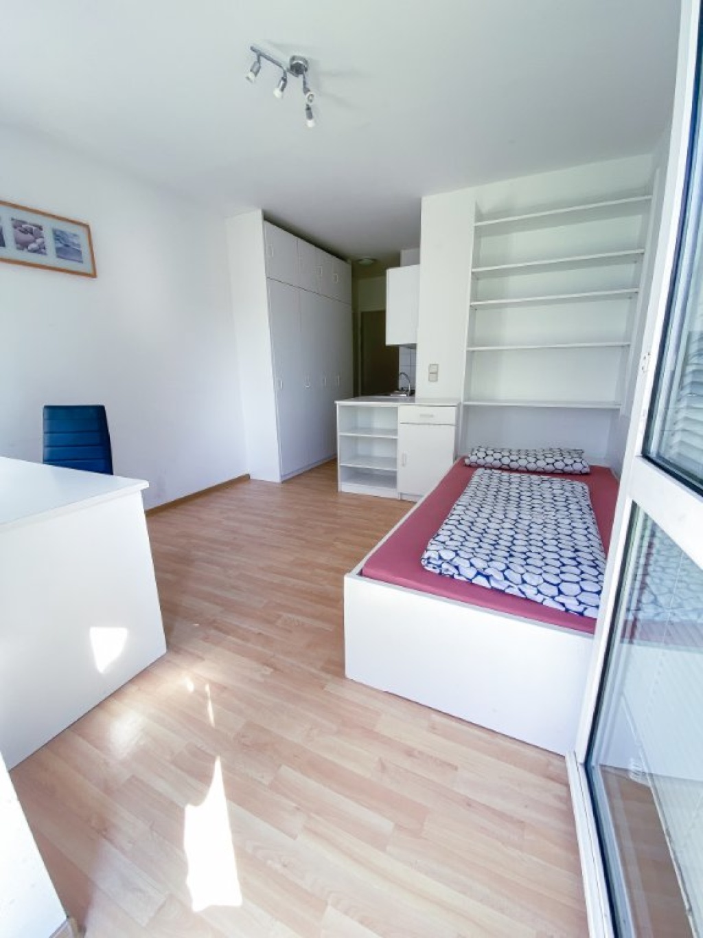 Möbliertes Apartment für Studenten oder Alleinstehende – 93053 Regensburg Galgenberg – Vorschaubild 2