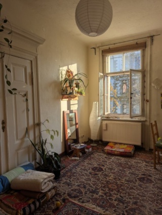 Ad image: Cosy old building room free - central with garden 🌱