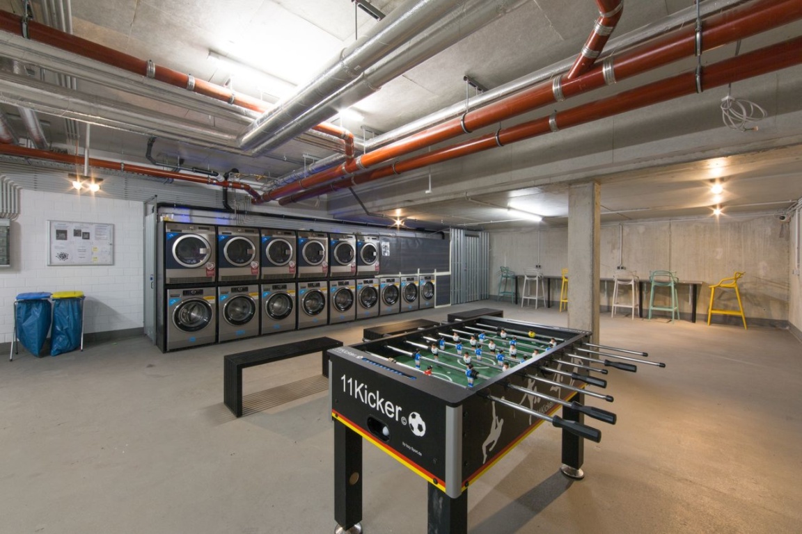 Helles Zimmer in moderner Wohnung in der Nazarethkirchstraße