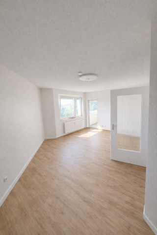 Ad image: Erstbezug Komplettsanierung neue 1,5 Zimmer-Wohnung 40 m2 mit Balkon