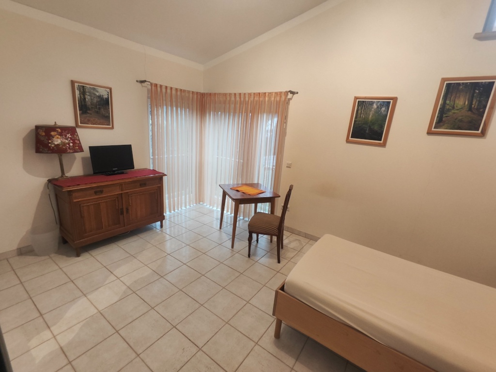 möbliertes Zimmer mit eigenem Badezimmer und Gemeinschaftsküche – 40468 Düsseldorf Stockum – Vorschaubild 6