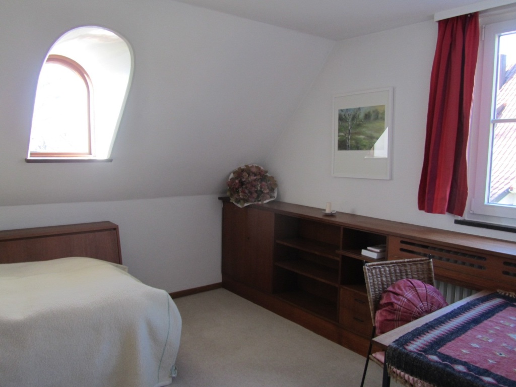 Flatshare Obertürkheim Asangstrasse - Dachzimmer 2.OG
