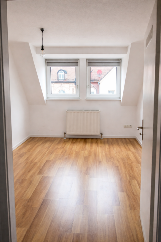 Anzeigenbild: Gemütliches WG Zimmer im Dachgeschoss