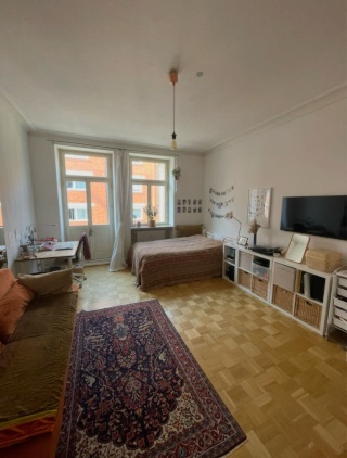 Anzeigenbild: Großes Altbauzimmer mit Balkon in der Weststadt – nette 4er WG sucht Mitbewohner*in