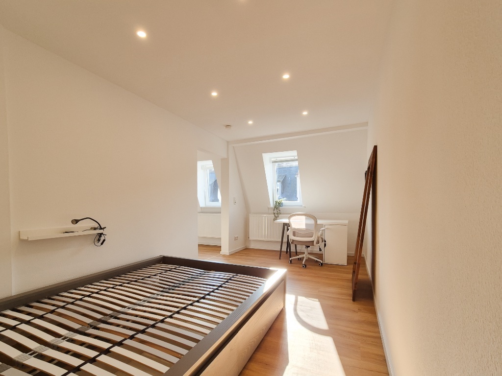 Flat Innenstadt Brauhausstraße - Schlafzimmer/ Schreibtisch