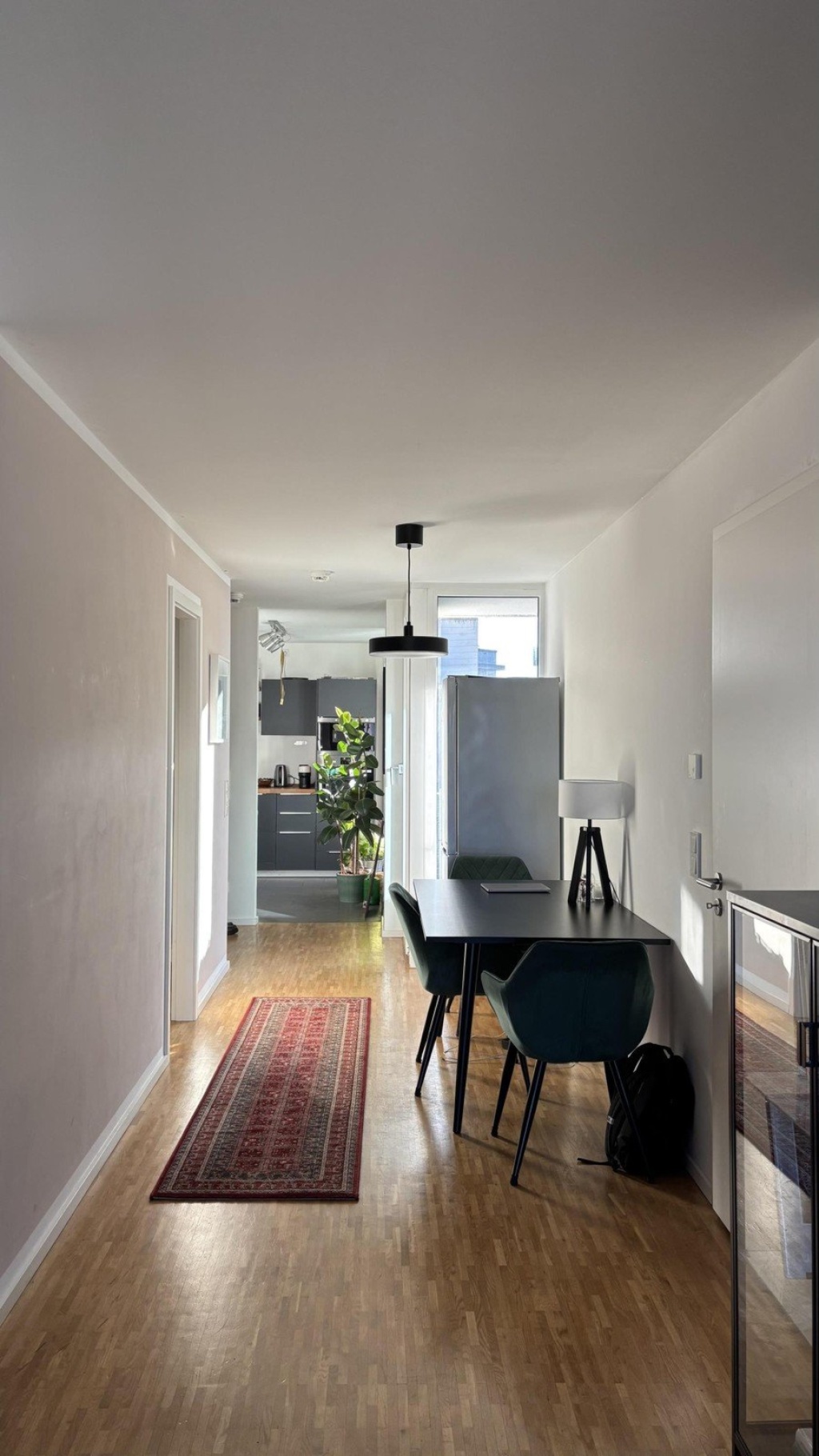 Moderne möbilierte Neubauwohnung für 1-2 Personen // Stellinger Bahnhof – Randstraße, 22525 Hamburg Stellingen – Vorschaubild 2