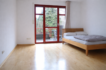 Großes Zimmer in schöner Berufstätigen-WG / Nur für Frauen / vsl. frei ab Mai