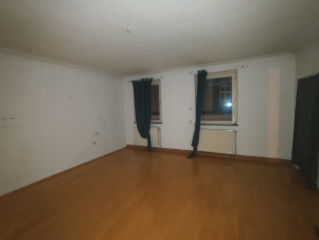 Anzeigenbild: Altbau im Zentrum