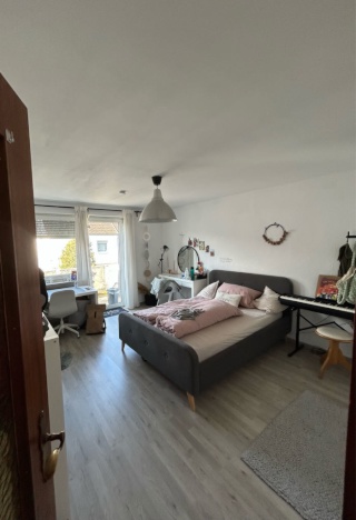 Gemütliches Zimmer in zentral gelegener 5er WG :)