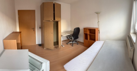 Anzeigenbild: Helles, möbliertes 15 m2 Zimmer mit großem Balkon – Zentrum Zwickau (Nähe Arcaden)