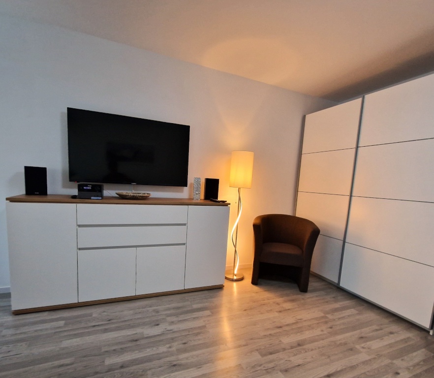 Fully equipped, quiet and just renovated flat (Schwabing/Munich) / Voll ausgestattete, ruhige und renovierte Wohnung (Schwabing/München) – Leonhard-Frank-Strasse 7, 80796 München Schwabing-West – Vorschaubild 3