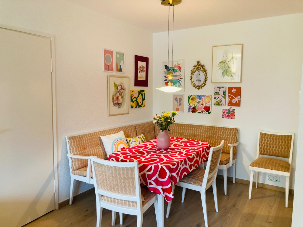 Apartamento Bogenhausen Beblostraße 12 - Essecke im Wohnzimmer